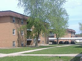 Extra Large 2 Bedroom Apartment with Balcony  in Benton Harbor, MI (Photo 11 of 12)