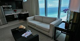 Luxury 2 Bedroom Apartment in The Heart of Sunny Isle in Sunny Isles Beach, FL (Photo 6 of 7)