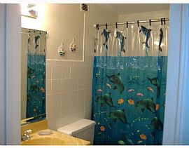 Furnished 1 Bedroom Apartment with 1 Parking Space in Sunny Isles Beach, FL (Photo 3 of 5)