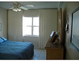 Furnished 1 Bedroom Apartment with 1 Parking Space in Sunny Isles Beach, FL (Photo 4 of 5)