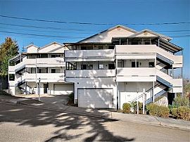 Beautiful 1 Bedroom Condo with View of Mountains in Everett, WA