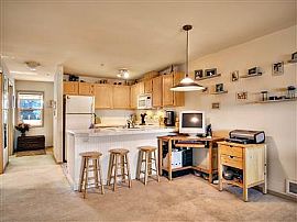 Beautiful 1 Bedroom Condo with View of Mountains in Everett, WA (Photo 4 of 8)