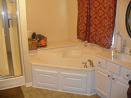 Spacious 5 Bedroom Home with Fenced in Backyard. in Atlanta, GA (Photo 8 of 9)