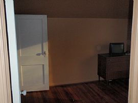 Quaint, Cozy 3 Bedroom Home with Fresh Paint - Available!!! in Mount Clemens, MI (Photo 4 of 8)