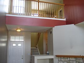 Townhouse with Swimming/tennis  in Lindenhurst, IL (Photo 3 of 4)