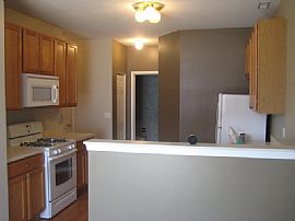 Townhouse with Swimming/tennis  in Lindenhurst, IL (Photo 4 of 4)