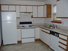 Quiet 2 Bedroom Township Apartment with Central Air in Port Huron Township, MI (Photo 4 of 4)