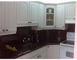 Great 2 Bedroom Apartment with Tile Floor, Community Pool in North Miami Beach, FL (Photo 3 of 5)