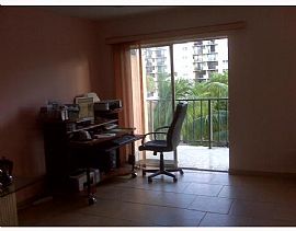 Great 2 Bedroom Apartment with Tile Floor, Community Pool in North Miami Beach, FL (Photo 4 of 5)