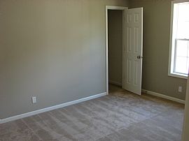 Beautiful 3 Bedroom Home in Waldo near Rockhurst and UMKC in Kansas City, MO (Photo 4 of 8)