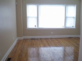 Huge 3 Bedroom Apt with Original Hardwood Floors in Chicago Lawn, IL