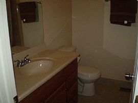 Huge 3 Bedroom Apt with Original Hardwood Floors in Chicago Lawn, IL (Photo 7 of 7)