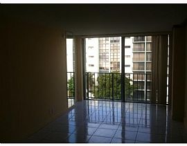 Lovely 3 Bedroom Apartment - Near Shopping Malls in Sunny Isles Beach, FL (Photo 2 of 5)
