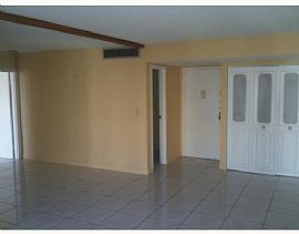 Lovely 3 Bedroom Apartment - Near Shopping Malls in Sunny Isles Beach, FL (Photo 4 of 5)
