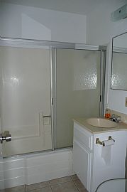 Cozy 3 Bedroom Home with Private Pool and Spa in Redlands, CA (Photo 8 of 12)