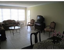 Ideal 1 Bedroom Apartment with Community Pool, and Club House in Hallandale Beach, FL