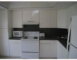 Ideal 1 Bedroom Apartment with Community Pool, and Club House in Hallandale Beach, FL (Photo 2 of 5)