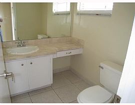 Ideal 1 Bedroom Apartment with Community Pool, and Club House in Hallandale Beach, FL (Photo 3 of 5)
