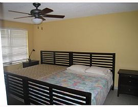 Ideal 1 Bedroom Apartment with Community Pool, and Club House in Hallandale Beach, FL (Photo 4 of 5)