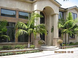 Custom 5 BR, 5 BA Luxury Home with Viking Appliances in Costa Mesa, CA (Photo 3 of 4)