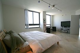 Cozy 1 Bedroom Home on 121 South Canon Drive in Beverly Hills, CA (Photo 3 of 7)