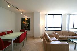 Cozy 1 Bedroom Home on 121 South Canon Drive in Beverly Hills, CA (Photo 4 of 7)