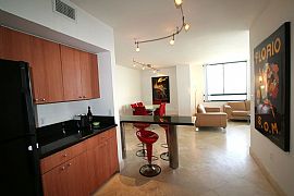 Cozy 1 Bedroom Home on 121 South Canon Drive in Beverly Hills, CA (Photo 6 of 7)