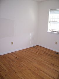 Nice 3 Bedroom Home with Large Yard and Driveway Near CC in Philadelphia, PA (Photo 5 of 6)