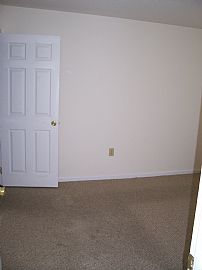 Nice 3 Bedroom Home with Large Yard and Driveway Near CC in Philadelphia, PA (Photo 6 of 6)