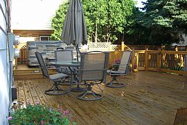 Immaculate 2 Bedroom Upper Unit in Quiet Cul-Du-Sac Near Tosa in Milwaukee, WI