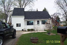 Big 3 Bedroom Home on 2.5 Lot in Wonder Lake, IL (Photo 4 of 12)