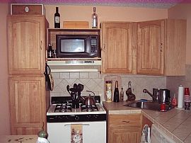 Beautiful Updated 2 Bedroom Condo - Top Floor End Unit!! in Parlin, NJ (Photo 5 of 10)