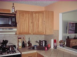 Beautiful Updated 2 Bedroom Condo - Top Floor End Unit!! in Parlin, NJ (Photo 6 of 10)