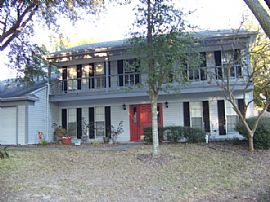 Ideal 4 Bedroom Home with 2 Car Garage - Patio and Fenced Yard in Valrico, FL