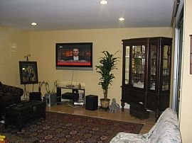 Spacious, Charming, and Cozy 2 Bedroom Condo with Balcony   in Encino, CA (Photo 3 of 7)