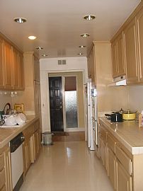 Spacious, Charming, and Cozy 2 Bedroom Condo with Balcony   in Encino, CA (Photo 4 of 7)