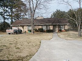 Spacious Ranch Style Duplex Home with 2 Car Parking Pad in Jonesboro, GA
