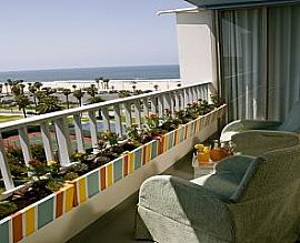 Furnished 1 Bedroom Apartment on Nuuanu Avenue in Honolulu, HI (Photo 4 of 8)