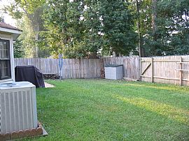 Cozy 4 Br, 2.5 Ba Home with Master Suite and Master Bedroom! in Virginia Beach, VA (Photo 3 of 6)