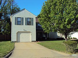 Cozy 4 Br, 2.5 Ba Home with Master Suite and Master Bedroom! in Virginia Beach, VA