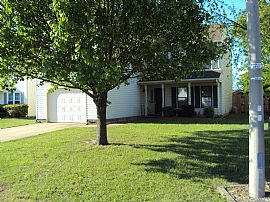 Cozy 4 Br, 2.5 Ba Home with Master Suite and Master Bedroom! in Virginia Beach, VA (Photo 6 of 6)