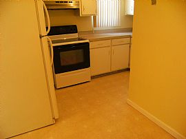 Spacious 2 Bedroom Home in Great Neighborhood in North Miami Beach, FL (Photo 10 of 11)