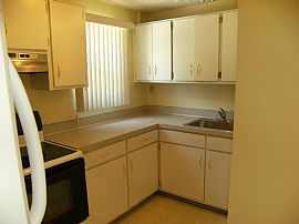 Spacious 2 Bedroom Home in Great Neighborhood in North Miami Beach, FL (Photo 4 of 11)