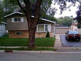 Cozy 3 Bedroom Single Family Split Level Home with Full Basement in Addison, IL