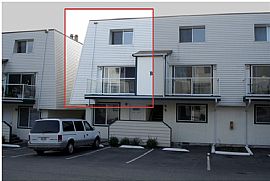 Cute 2 Bedroom Townhouse Style Condo - 1/2 Month Free  in Everett, WA