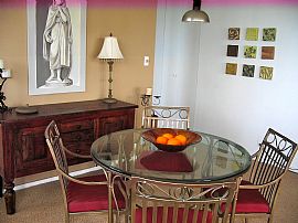 Beautiful 1 Bedroom Condo in Old Town with Lake View Balcony  in Chicago, IL (Photo 5 of 9)