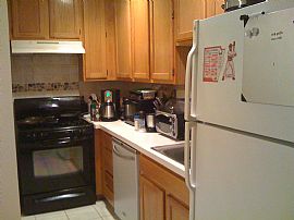 Lovely 2 Bedroom Condo - Off of Rt. 1 - Near Rutgers in North Brunswick, NJ (Photo 3 of 10)