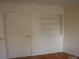 Exquisite 3 Bedroom Ranch Home with In-Ground Pool in Huntington, NY (Photo 11 of 12)