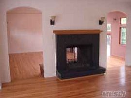 Exquisite 3 Bedroom Ranch Home with In-Ground Pool in Huntington, NY (Photo 3 of 12)