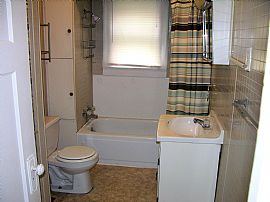 Nice 2 Bedroom Home with Carport and Fenced Back Yard - $585 in Anderson, IN (Photo 2 of 4)